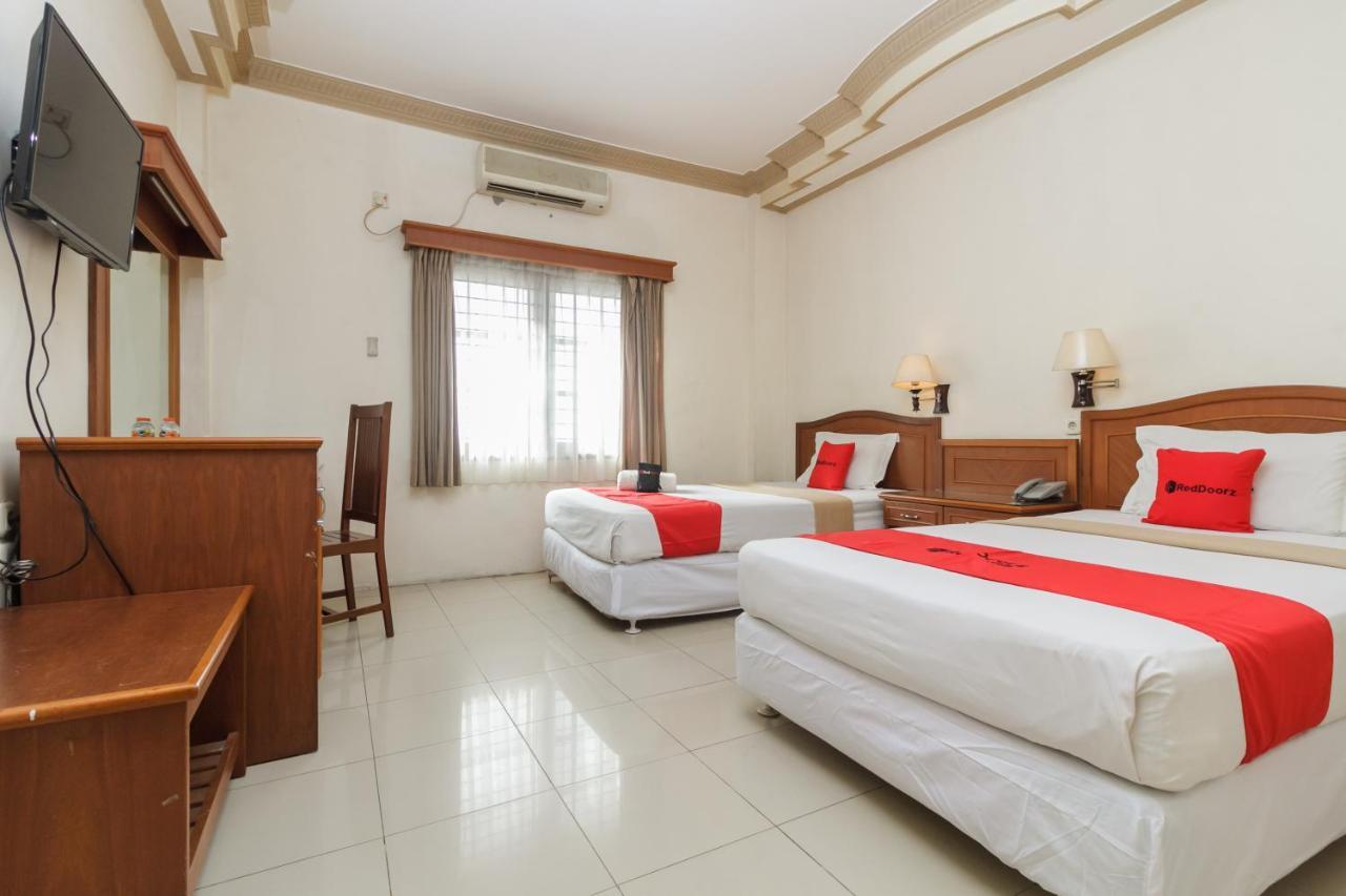 Reddoorz Plus Near Taman Siring Бенуааняр Екстериор снимка