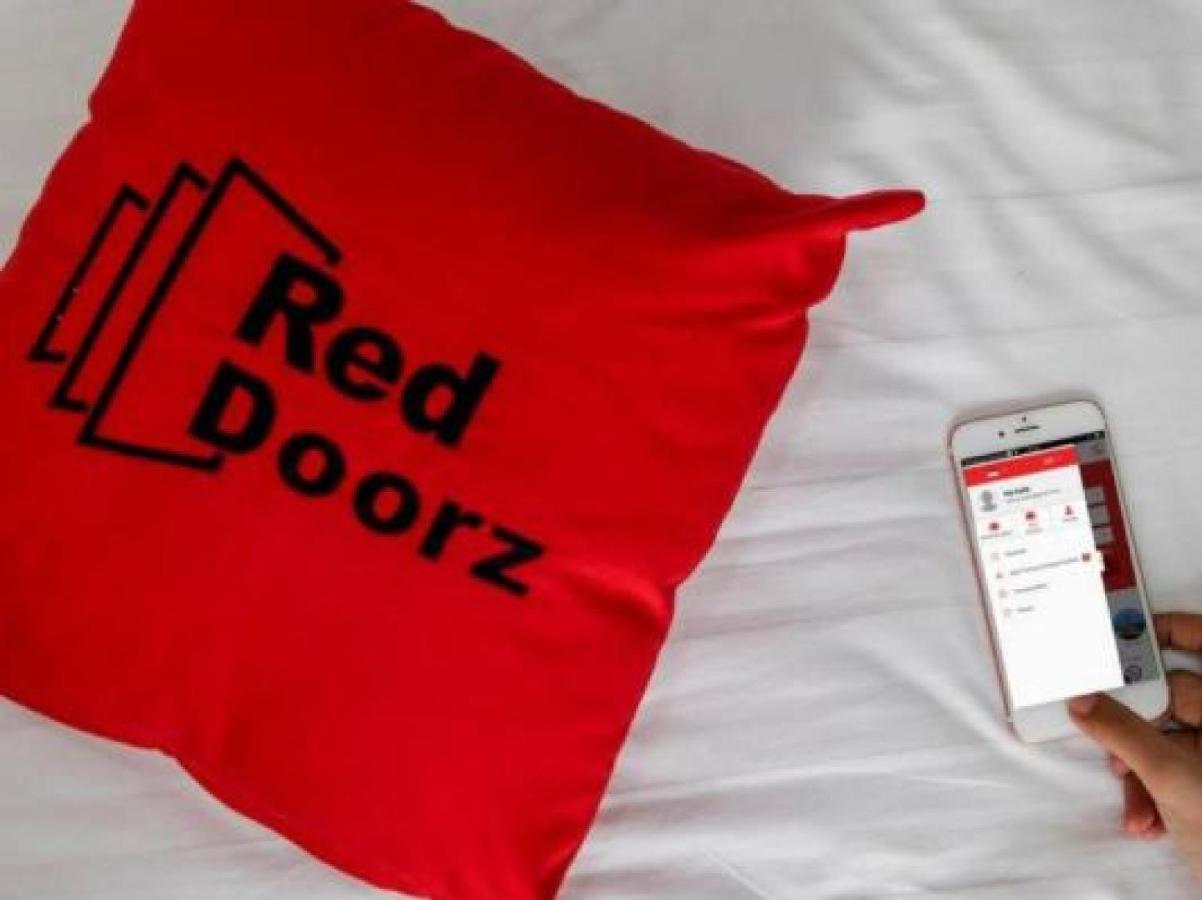Reddoorz Plus Near Taman Siring Бенуааняр Екстериор снимка